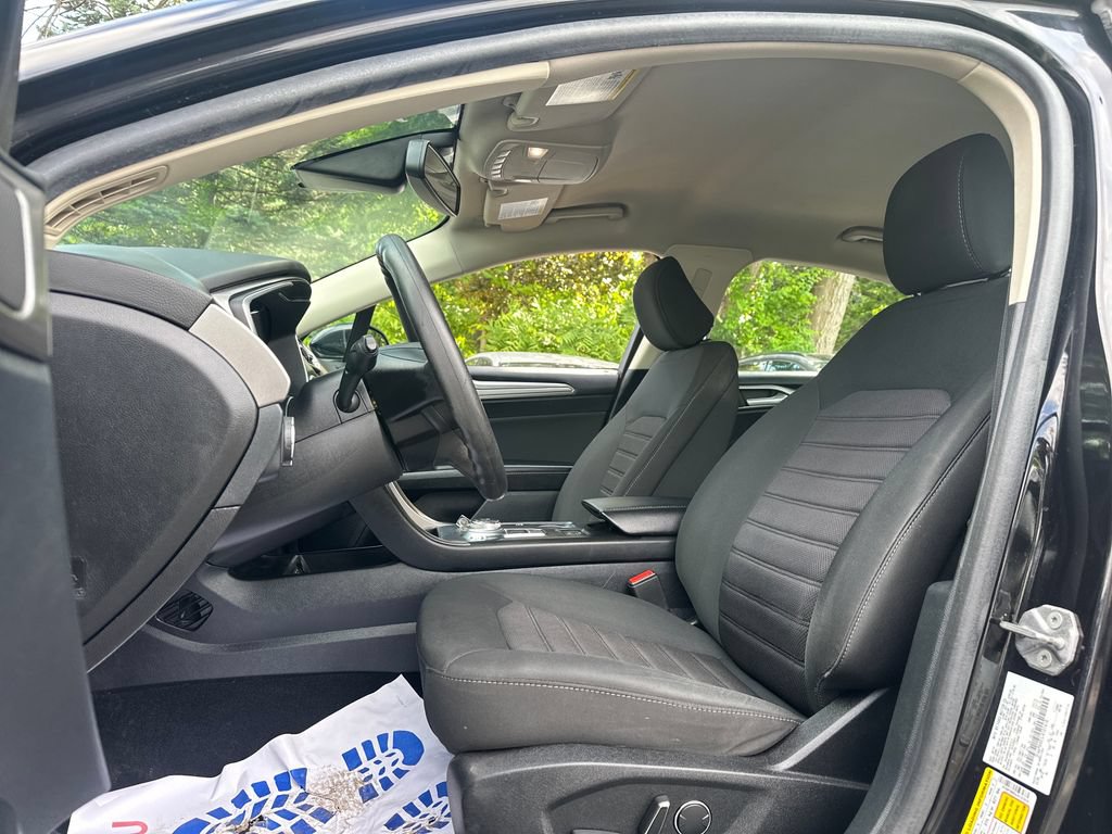 Used 2020 Ford Fusion SE FWD image 8