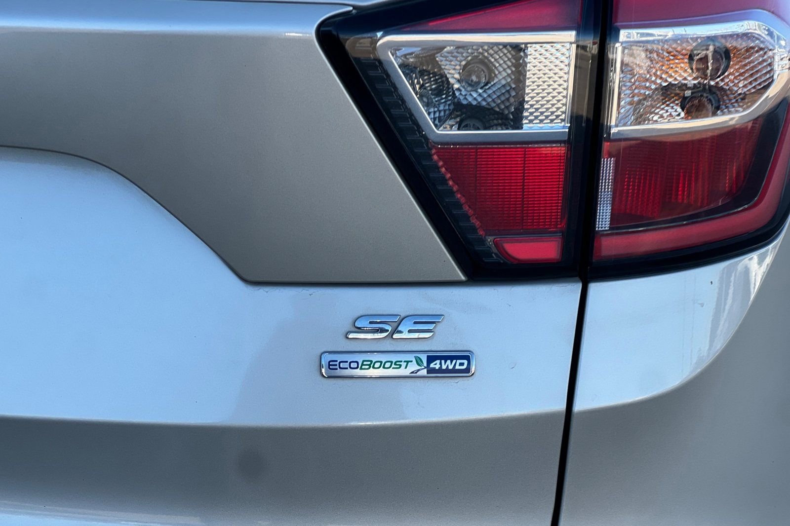 Used 2018 Ford Escape SE w/ SE Sync 3 Package image 27