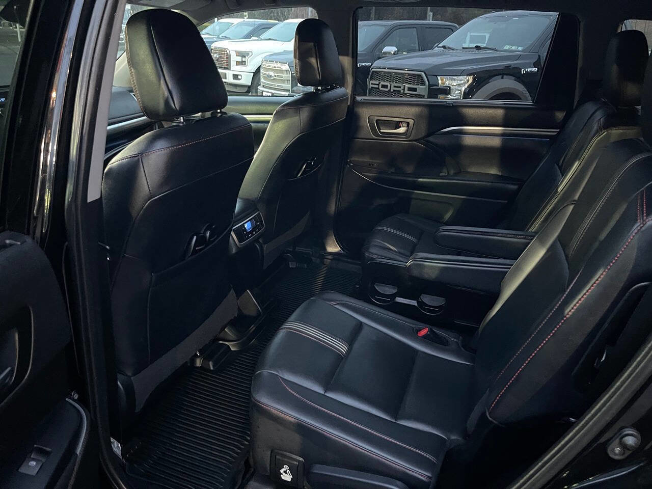 Used 2019 Toyota Highlander SE AWD/4WD image 20