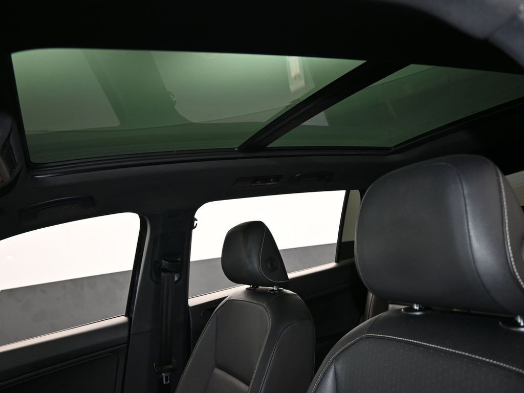 Used 2021 Volkswagen Tiguan SE R-Line image 11