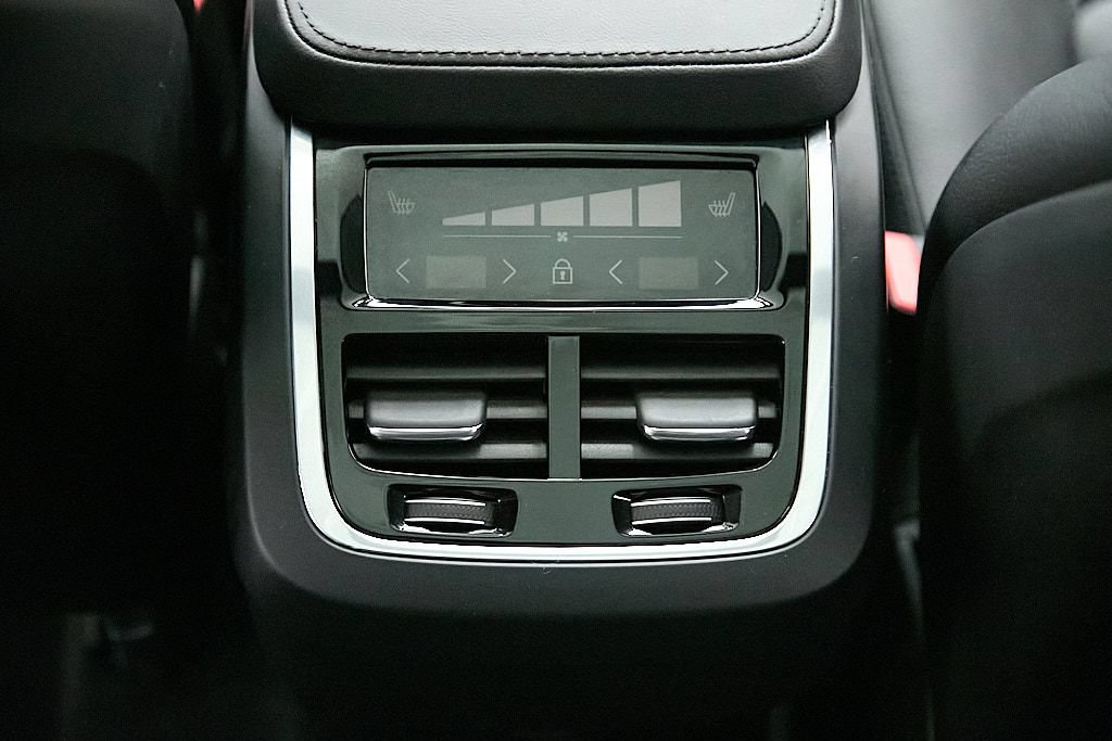 Certified 2024 Volvo XC90 B6 Plus w/ Protection Package Premier AWD/4WD image 24