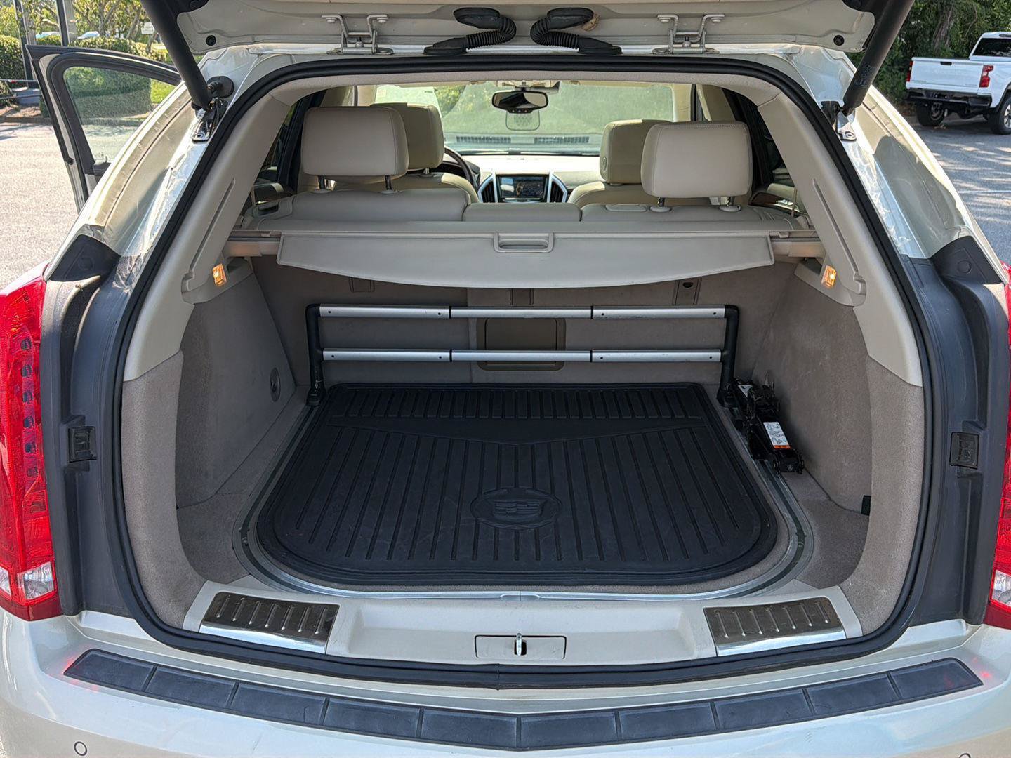 Used 2016 Cadillac SRX Luxury w/ Driver Awareness Package FWD image 34