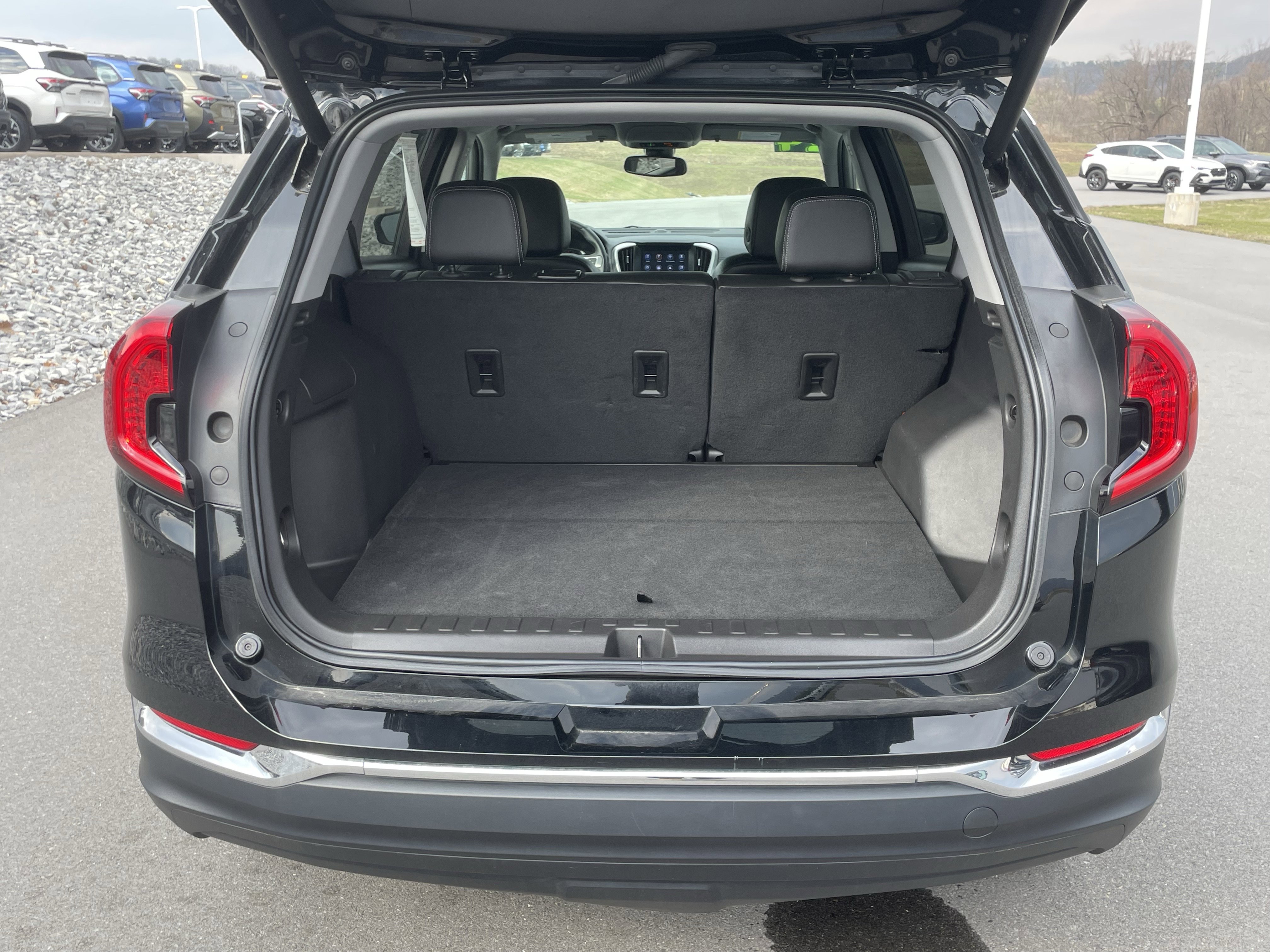 Used 2024 GMC Terrain SLT image 5