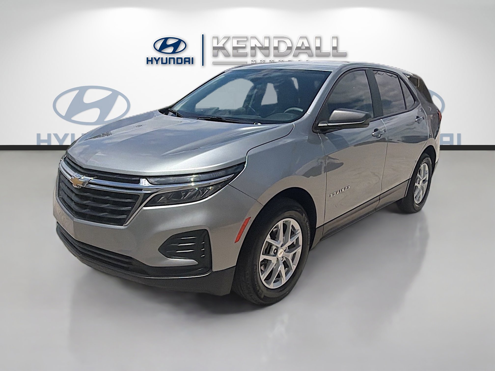 Used 2023 Chevrolet Equinox LS w/ LS Convenience Package FWD image 3