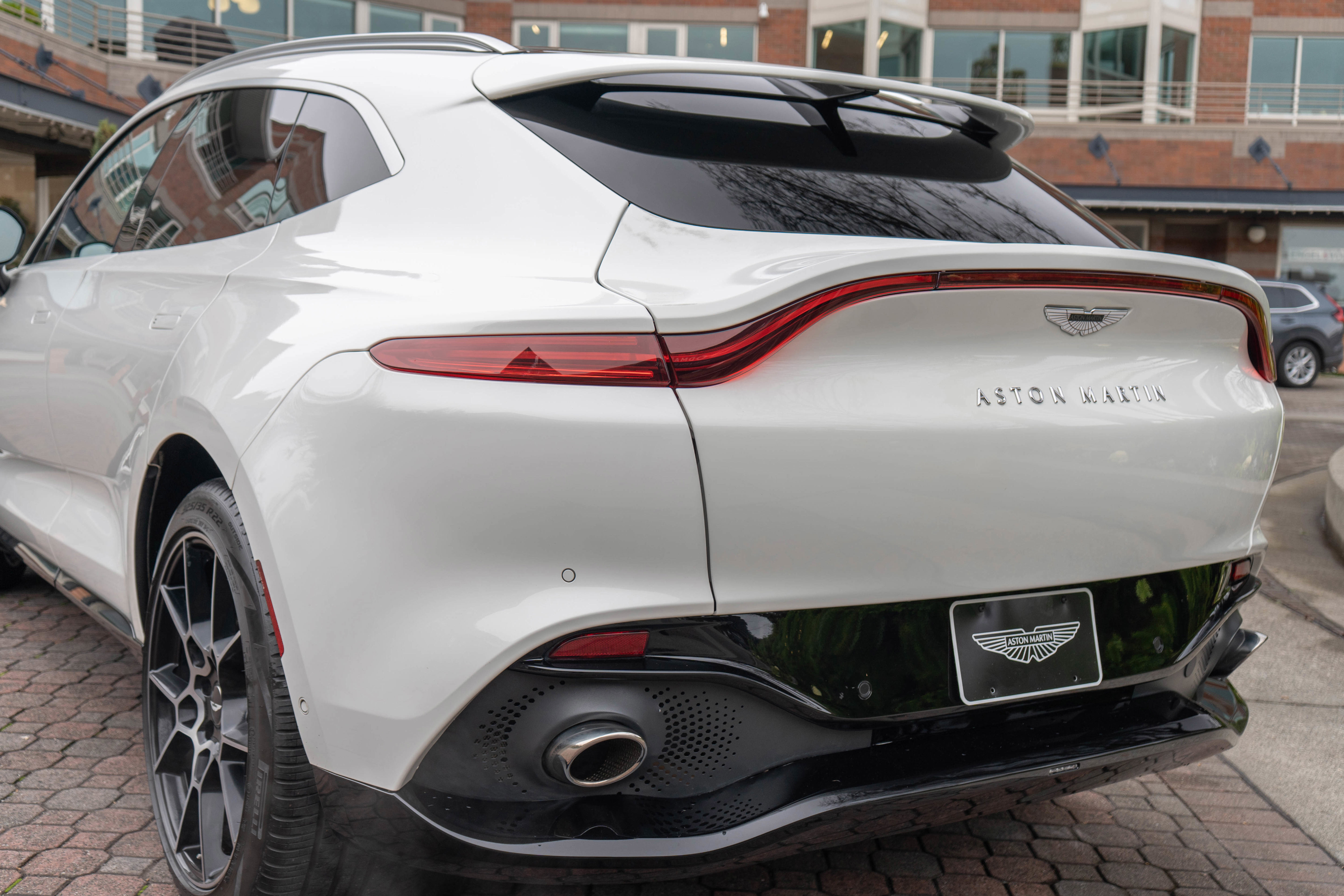 Used 2021 Aston Martin DBX image 46