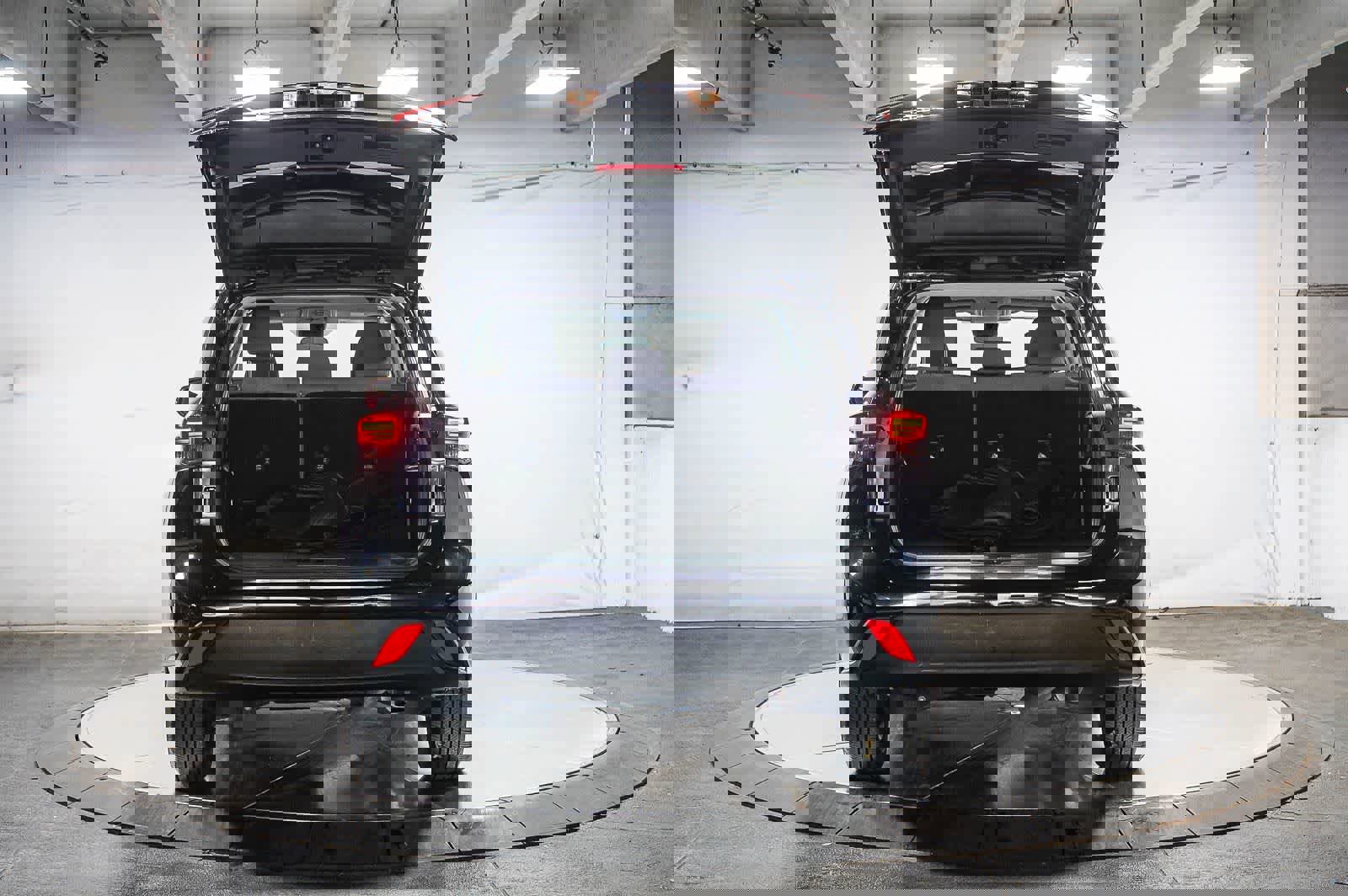 Used 2023 Toyota Highlander L image 26