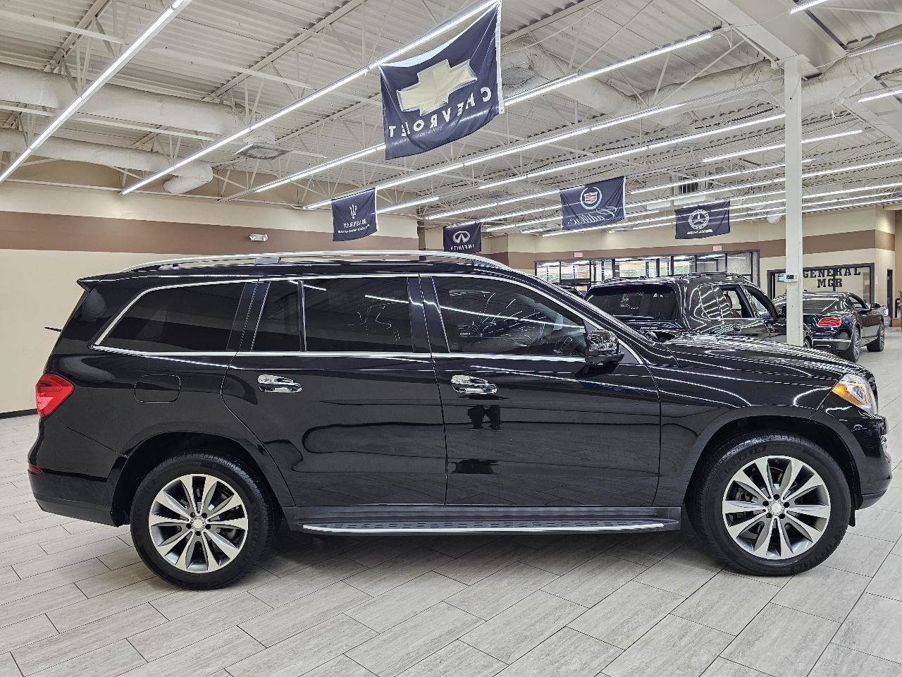 Used 2015 Mercedes-Benz GL 450 4MATIC w/ Appearance Package image 6