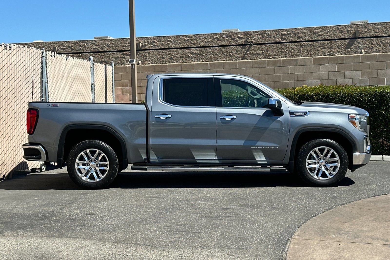 Certified 2020 GMC Sierra 1500 SLT w/ SLT Premium Package AWD/4WD image 3