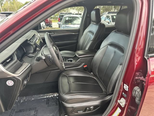 Used 2024 Jeep Grand Cherokee Limited image 13