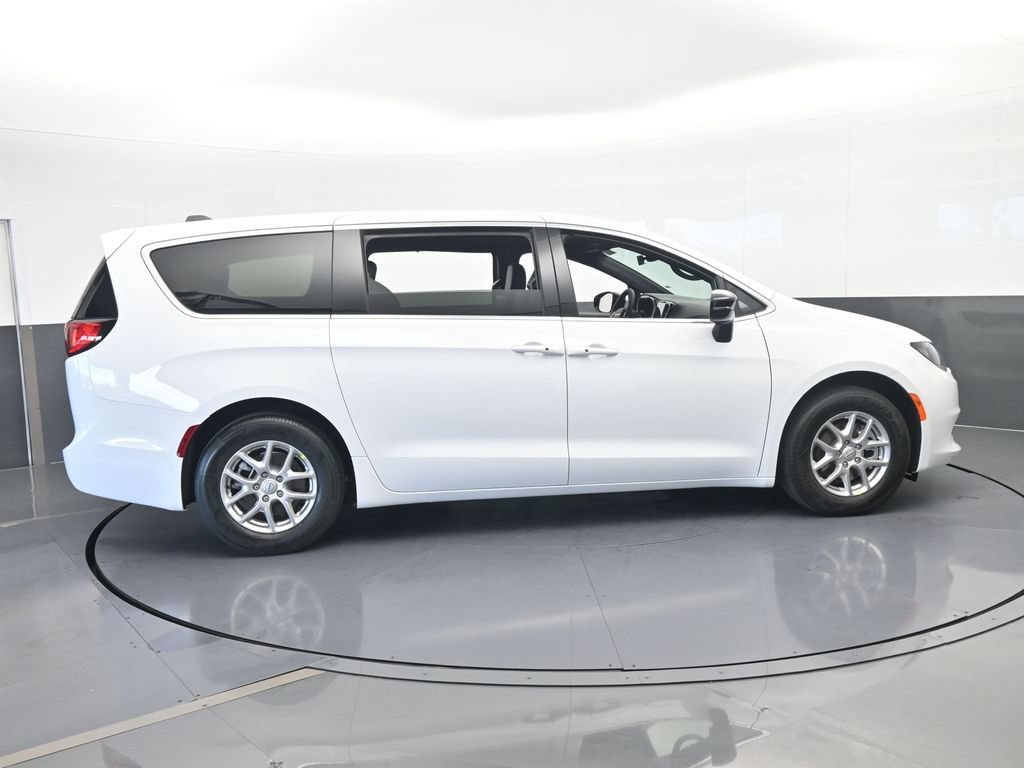 New 2026 Chrysler Voyager LX FWD image 7