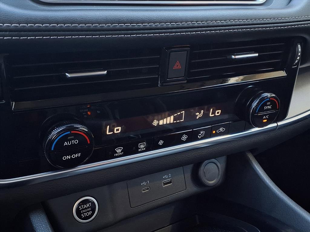 Used 2023 Nissan Rogue SV image 9