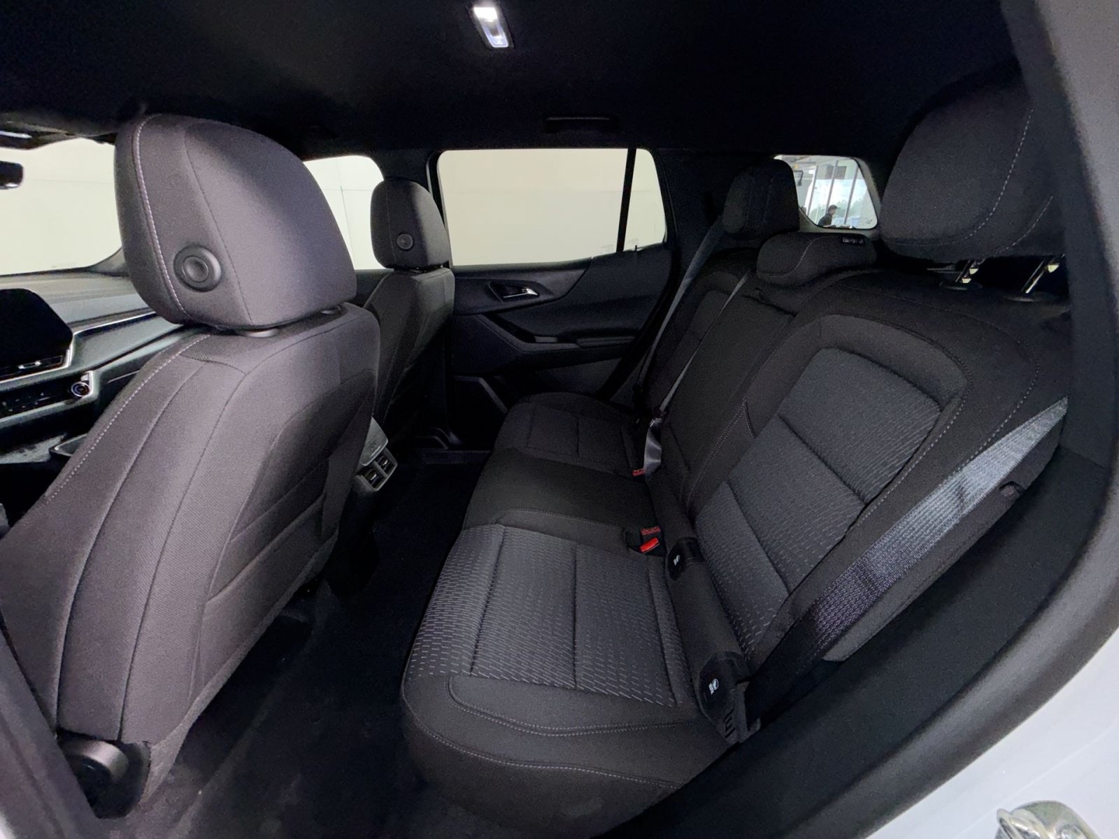 New 2027 Chevrolet Equinox LT w/ Safety and Technology Package FWD image 24