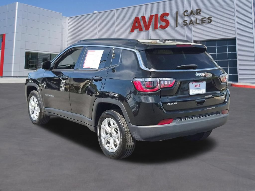 Used 2025 Jeep Compass Latitude w/ Sun & Sound Group AWD/4WD image 9