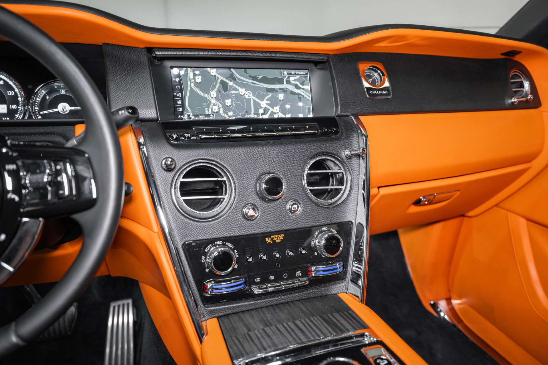 Used 2022 Rolls-Royce Cullinan w/ Dark Exterior Package image 38