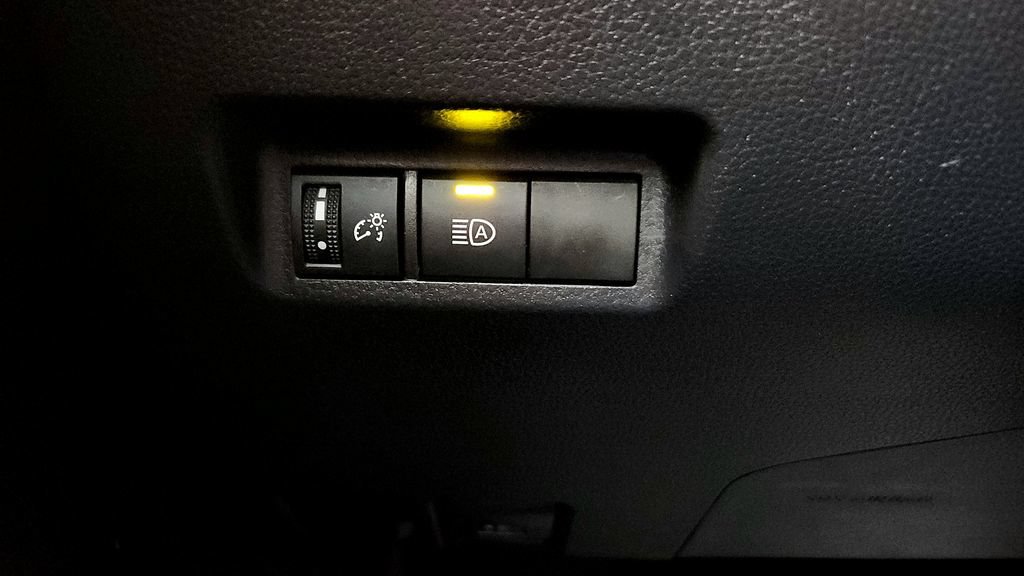 Certified 2025 Toyota RAV4 XLE AWD/4WD image 32