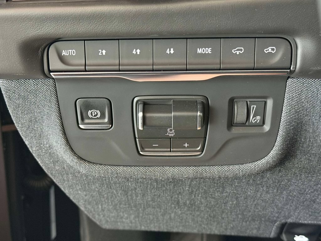 Used 2026 Cadillac Escalade Platinum Sport w/ LPO, ONYX Package AWD/4WD image 26