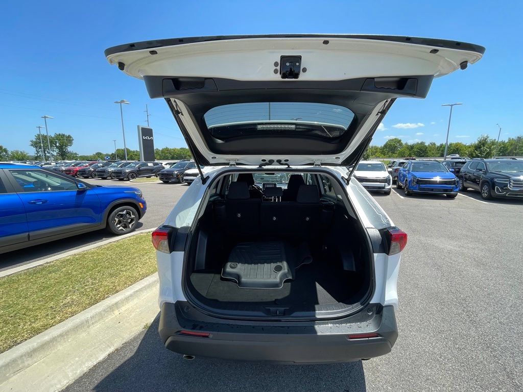 Used 2023 Toyota RAV4 LE FWD image 8
