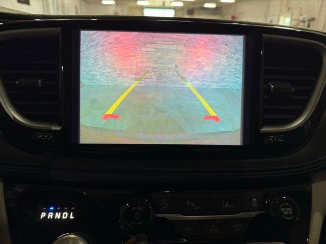 Used 2021 Chrysler Pacifica Touring-L image 9