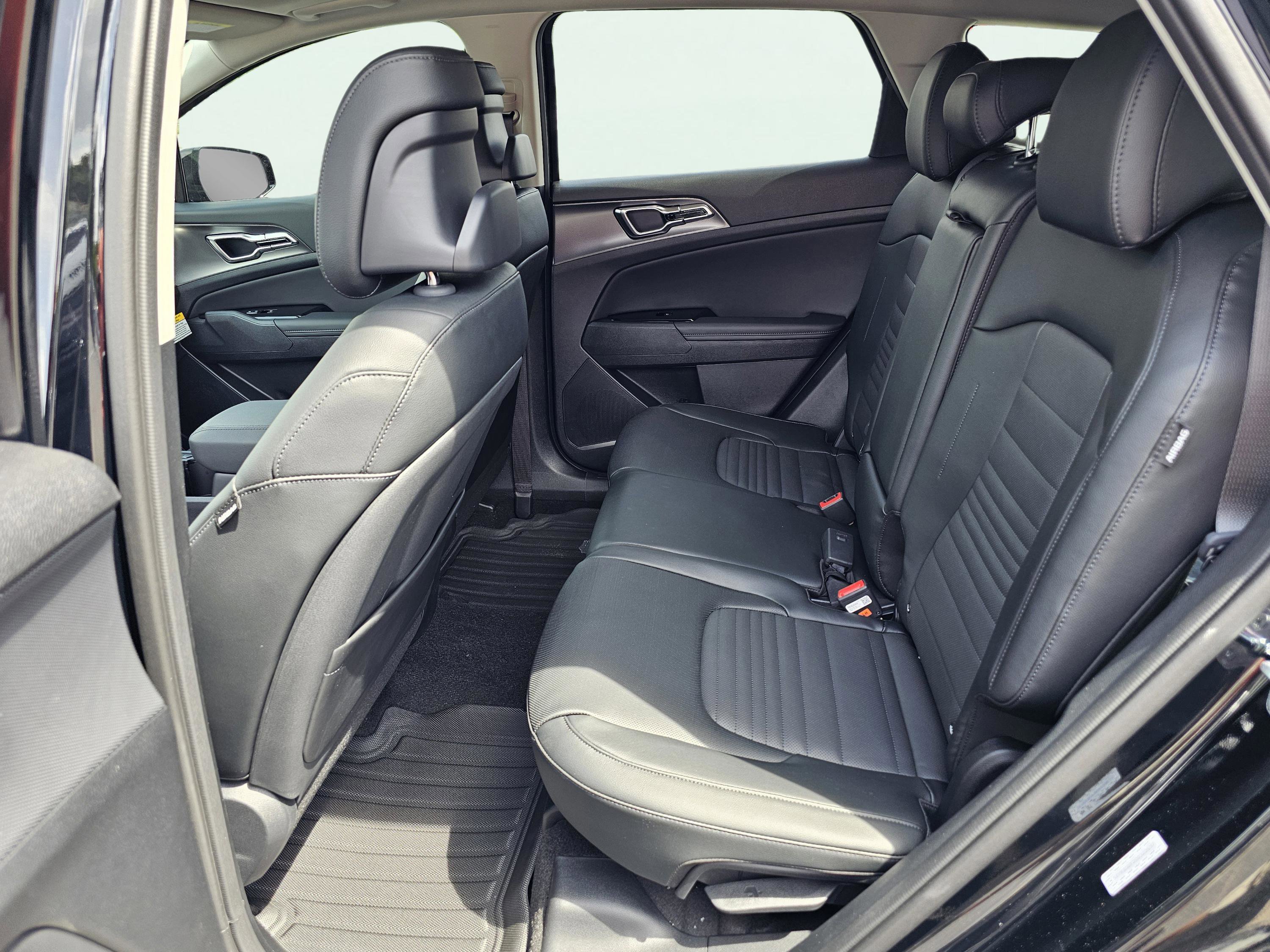 Used 2025 Kia Sportage SX image 26