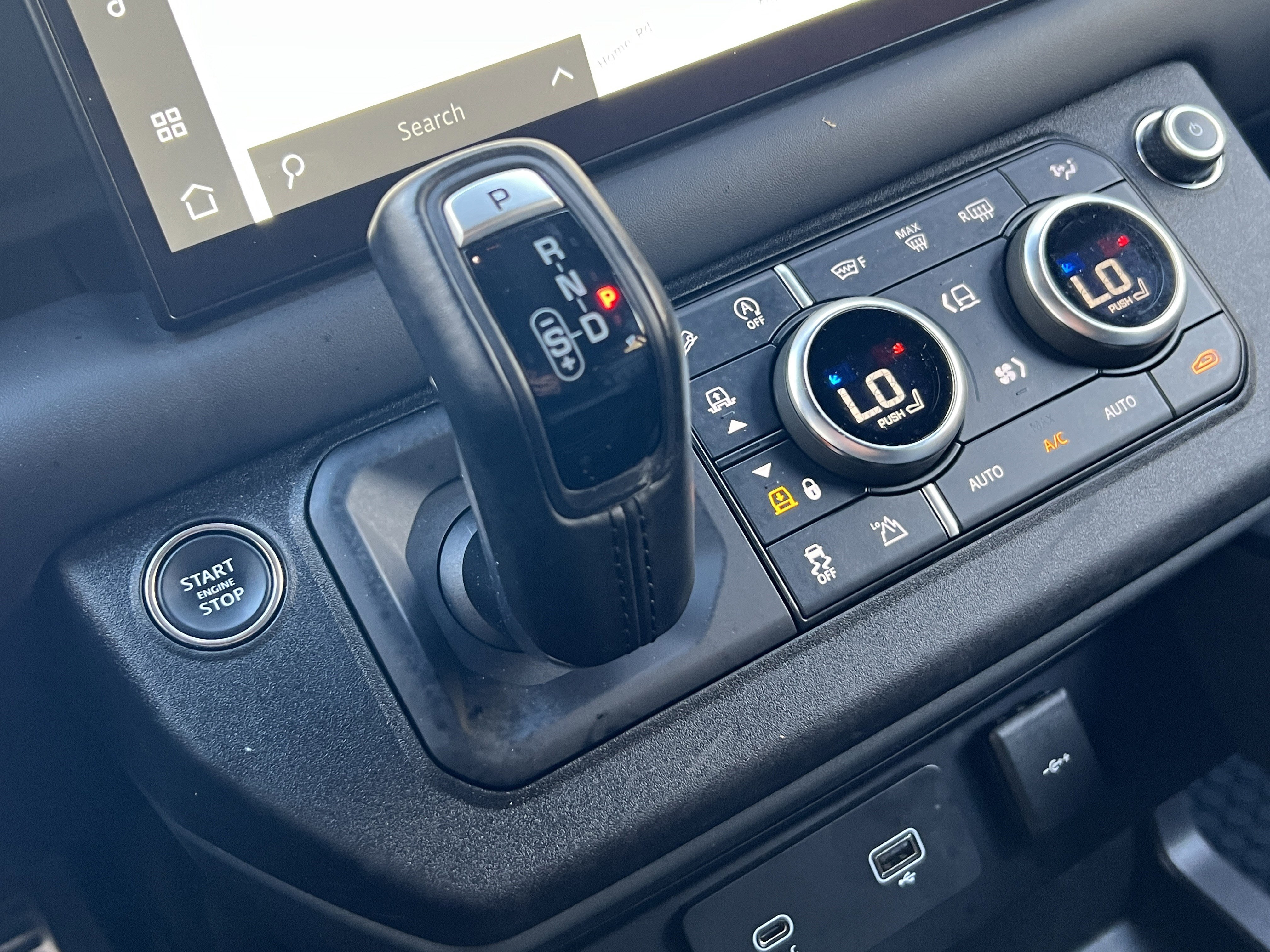 Used 2023 Land Rover Defender 130 X image 32