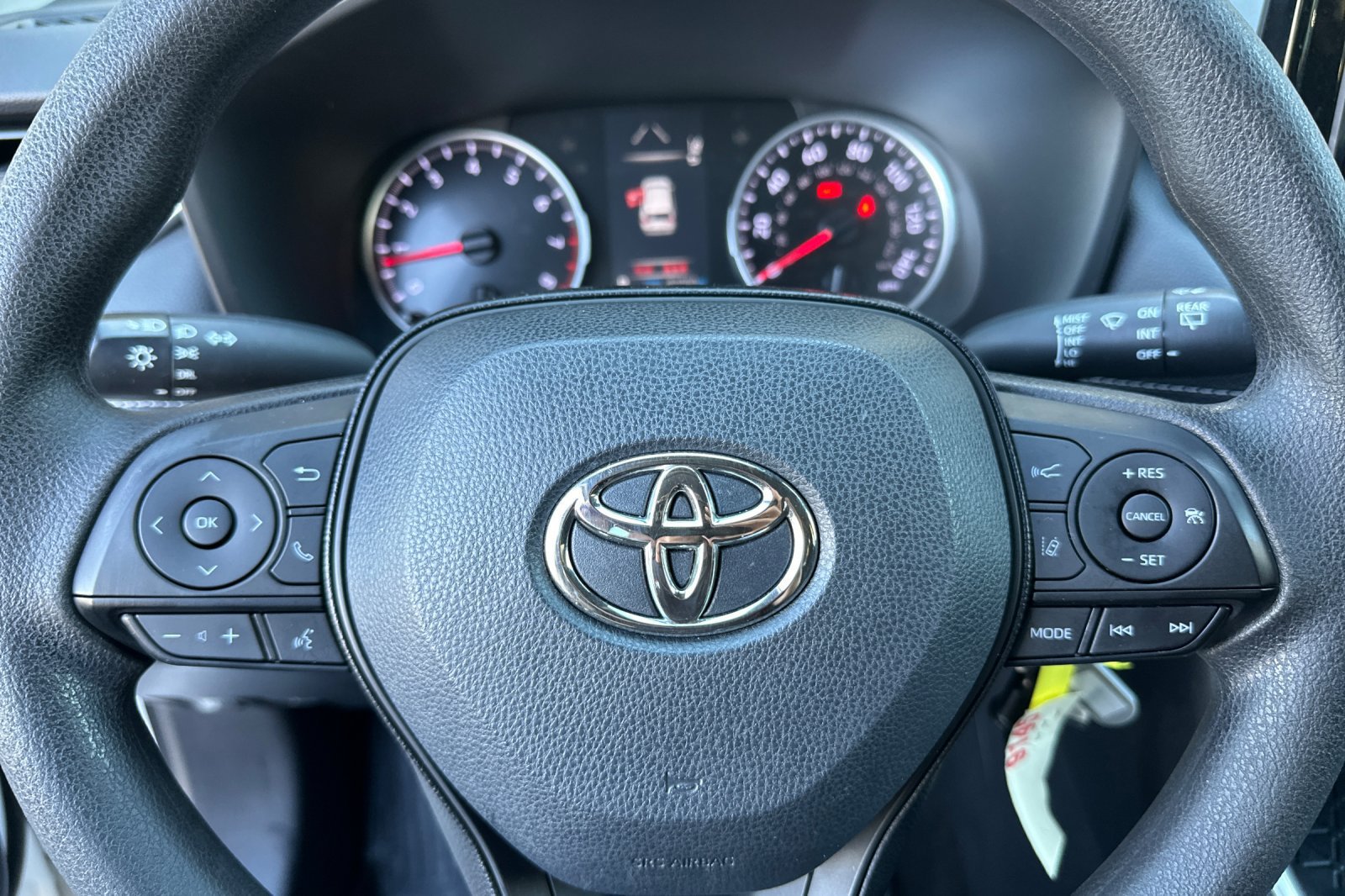 Used 2019 Toyota RAV4 LE w/ All Weather Liner Package AWD/4WD image 26