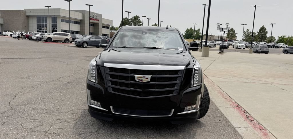 Used 2017 Cadillac Escalade ESV Premium Luxury AWD/4WD image 3