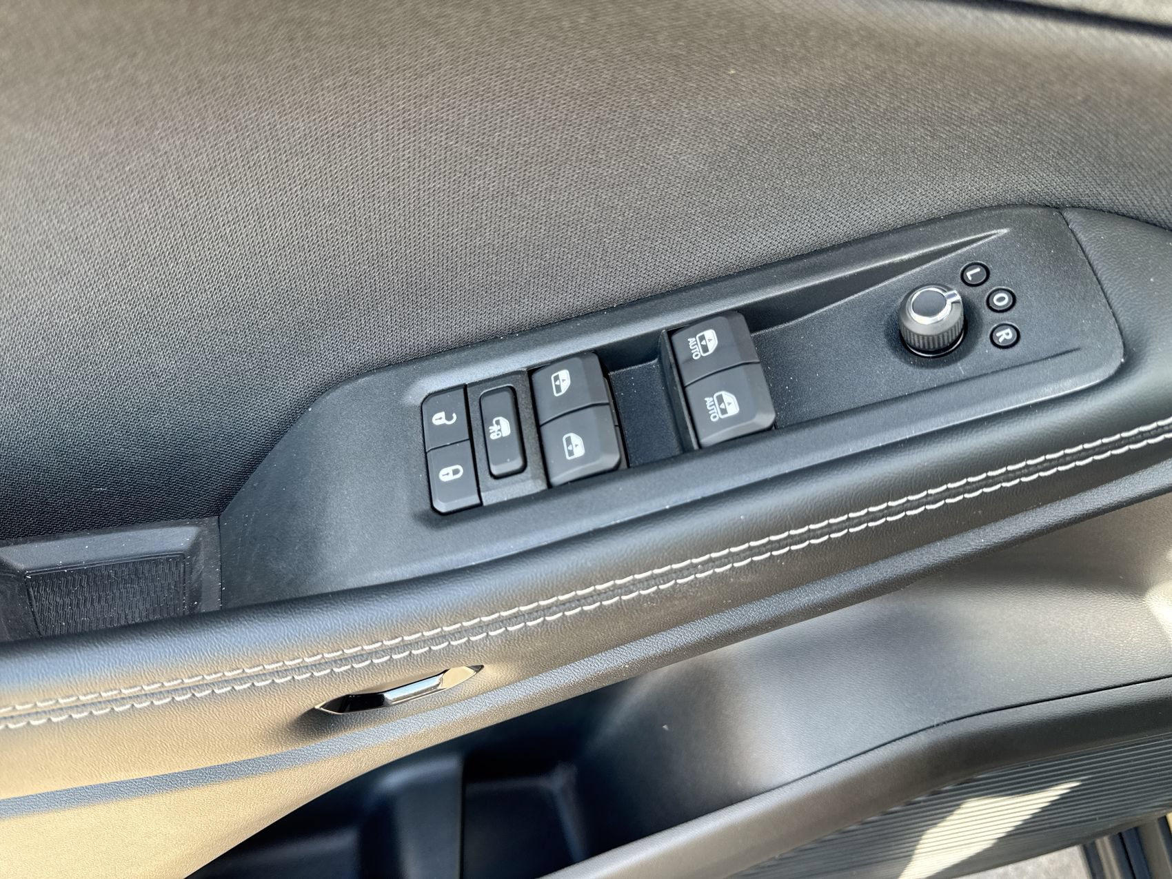 Used 2026 Jeep Cherokee Laredo AWD/4WD image 13
