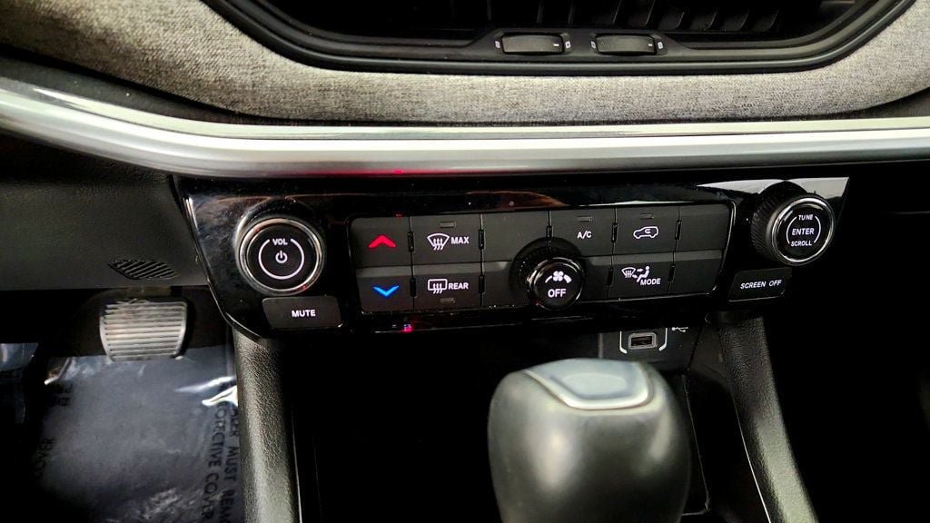 Used 2022 Jeep Compass Latitude FWD image 17
