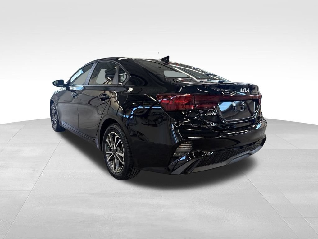 Certified 2023 Kia Forte LXS w/ LXS Technology Package FWD image 4