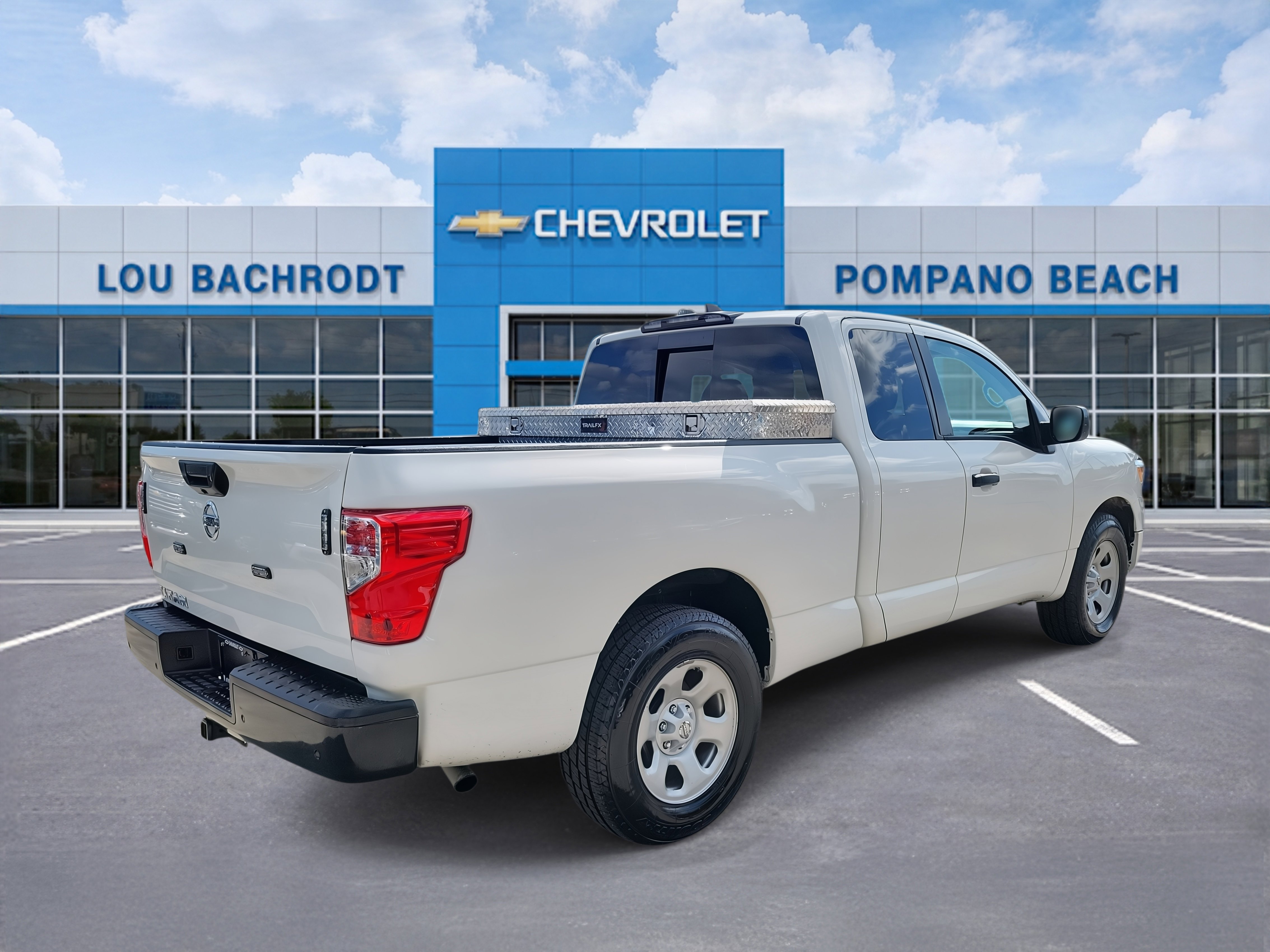 Used 2022 Nissan Titan S image 3