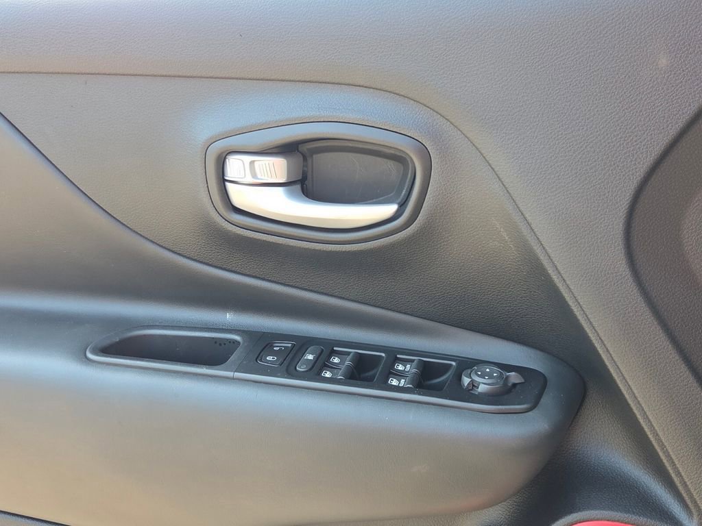 Used 2023 Jeep Renegade Trailhawk image 27