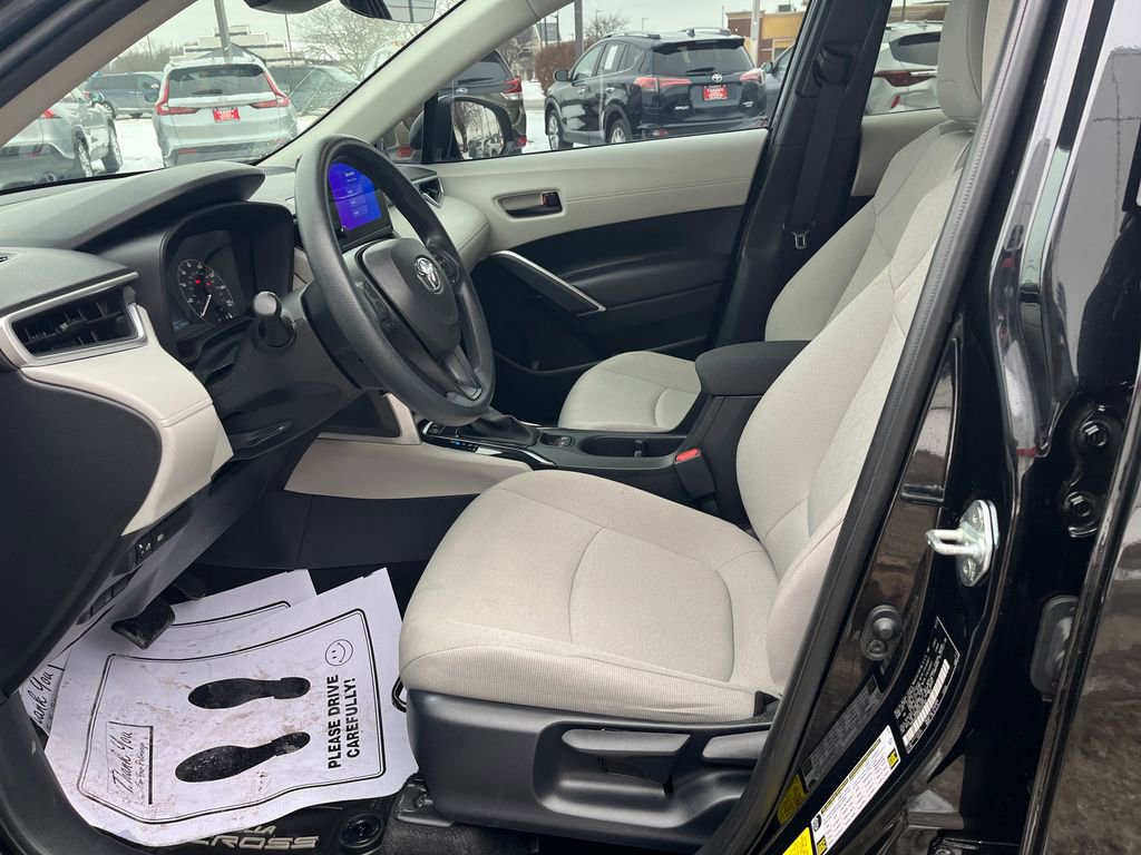 Certified 2024 Toyota Corolla Cross L image 10