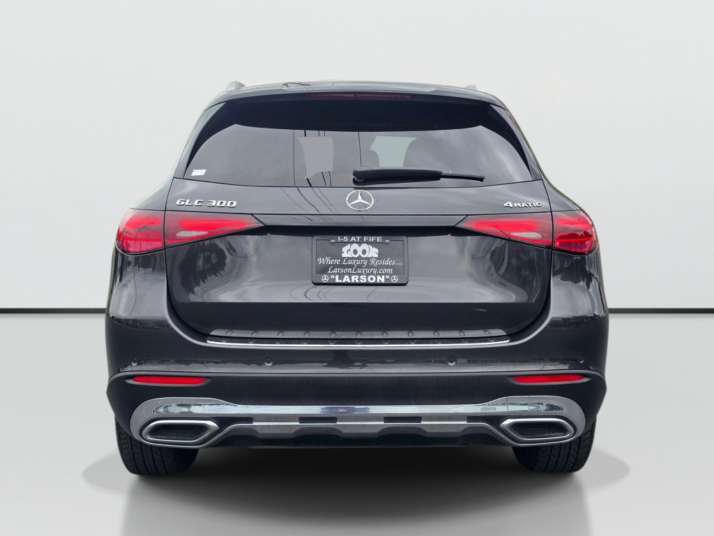 Used 2025 Mercedes-Benz GLC 300 4MATIC image 4