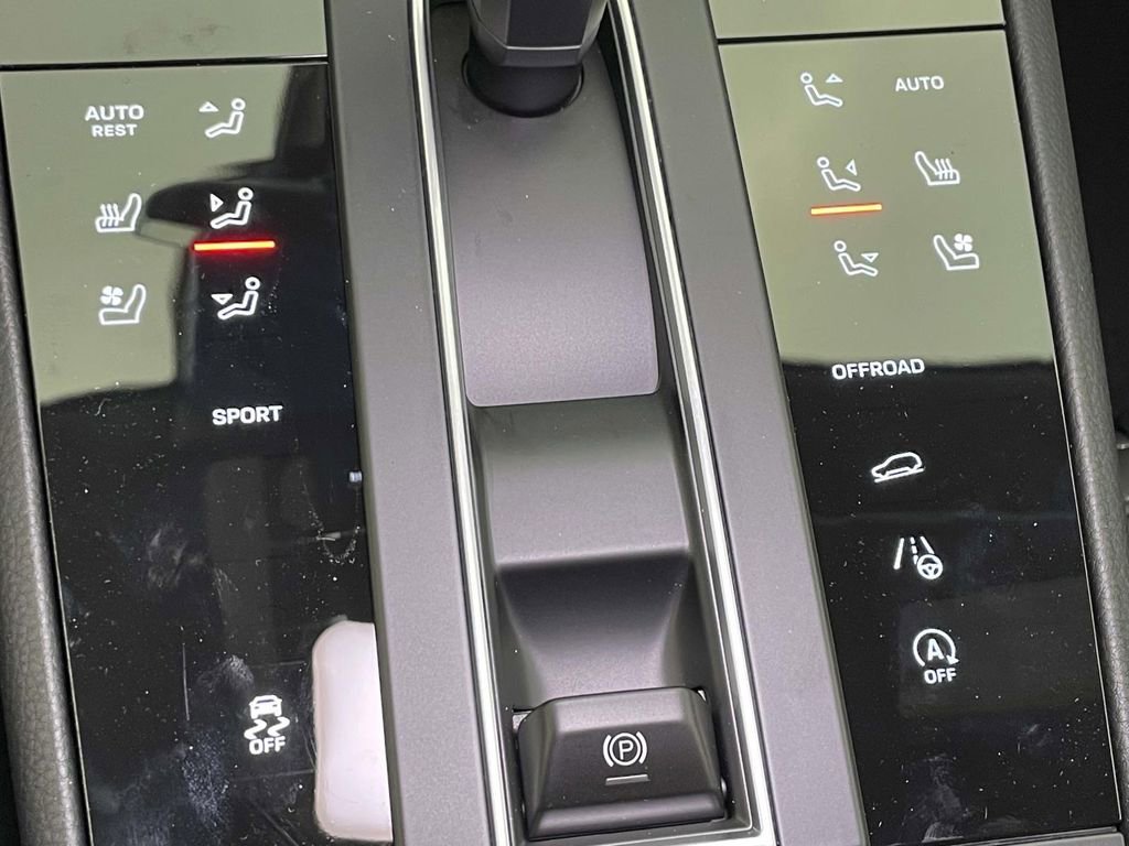 New 2026 Porsche Macan AWD/4WD image 34