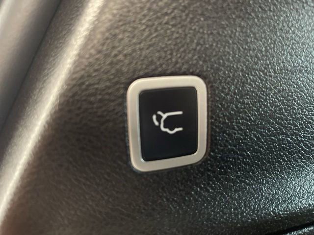 Used 2025 Chrysler Pacifica Select image 14