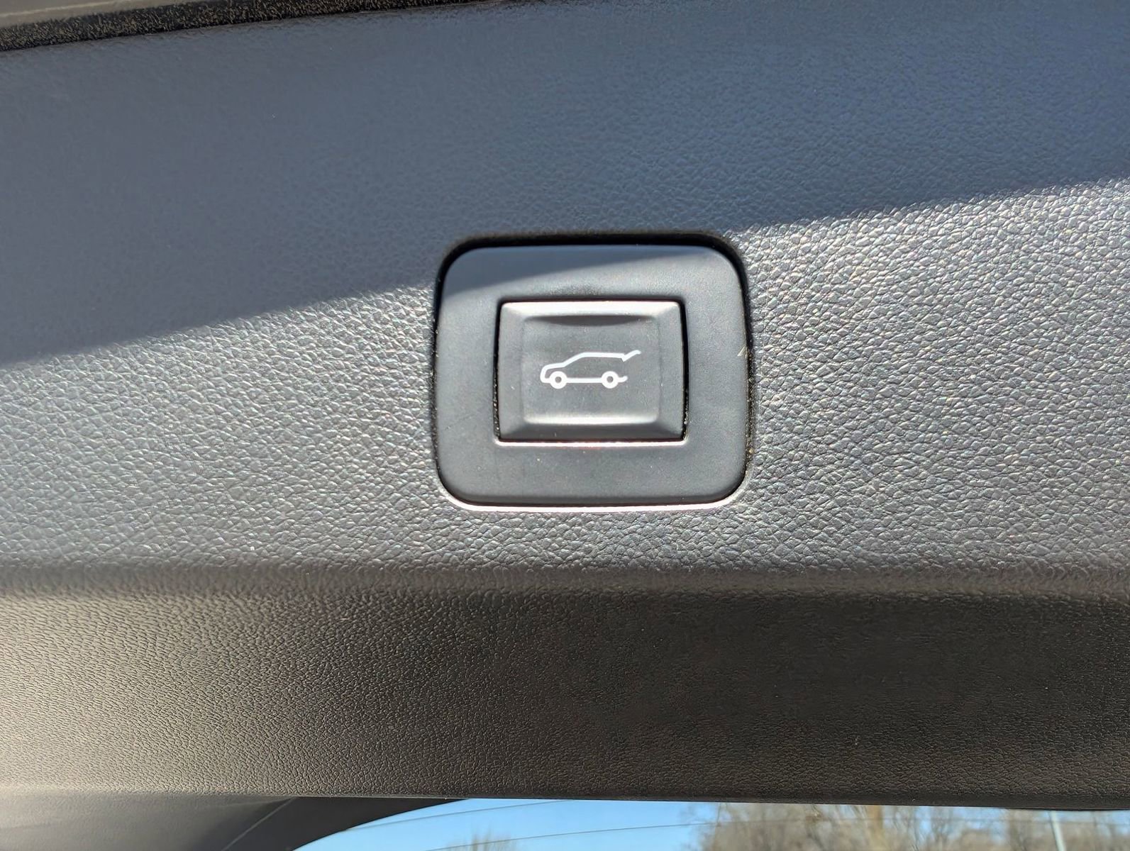 Used 2024 Buick Encore GX Avenir w/ Avenir Convenience Package image 27