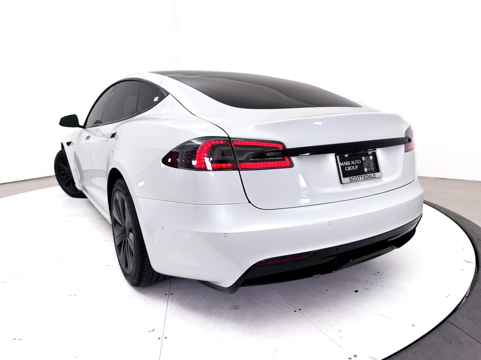 Used 2022 Tesla Model S AWD/4WD image 8