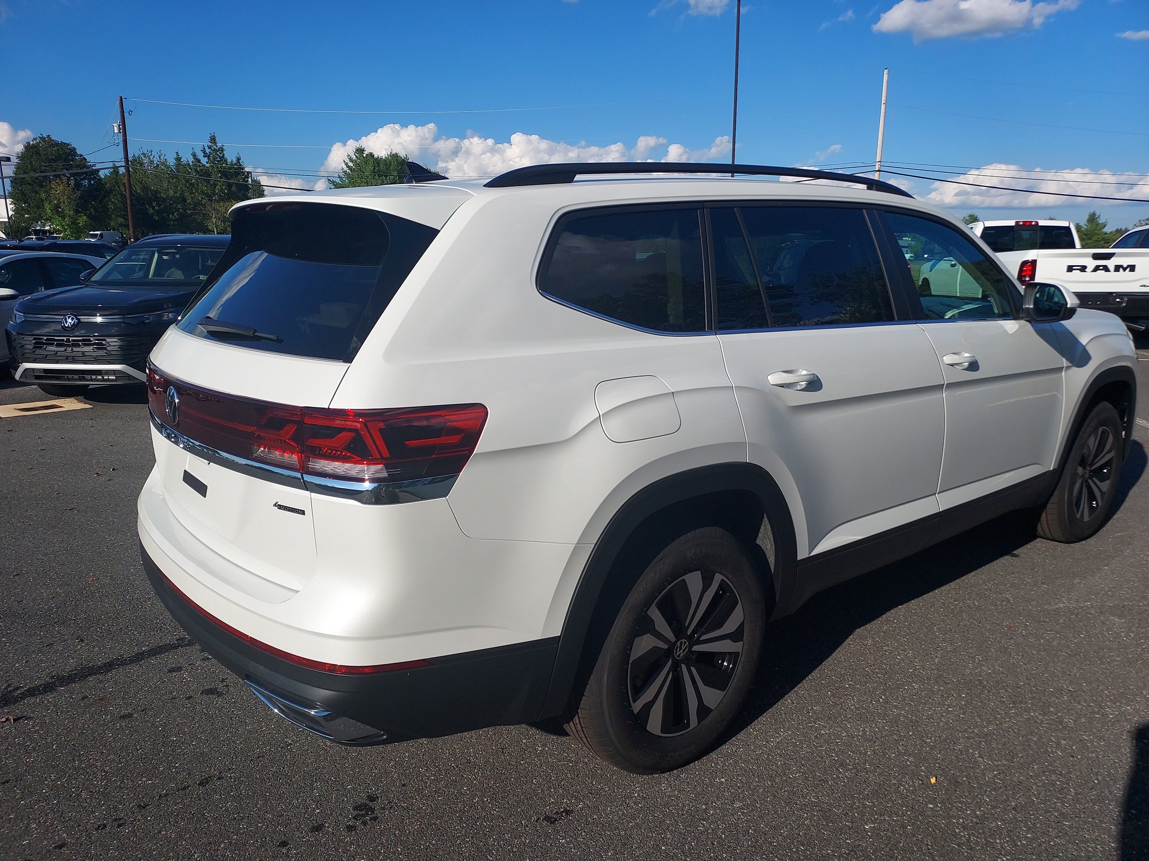 New 2026 Volkswagen Atlas SE image 5