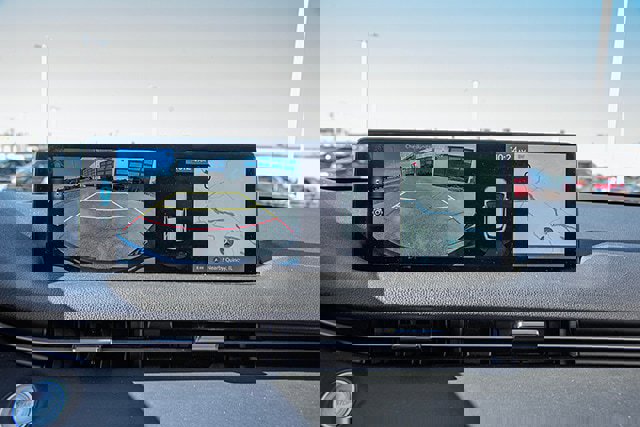 Used 2025 Genesis GV70 2.5T image 13