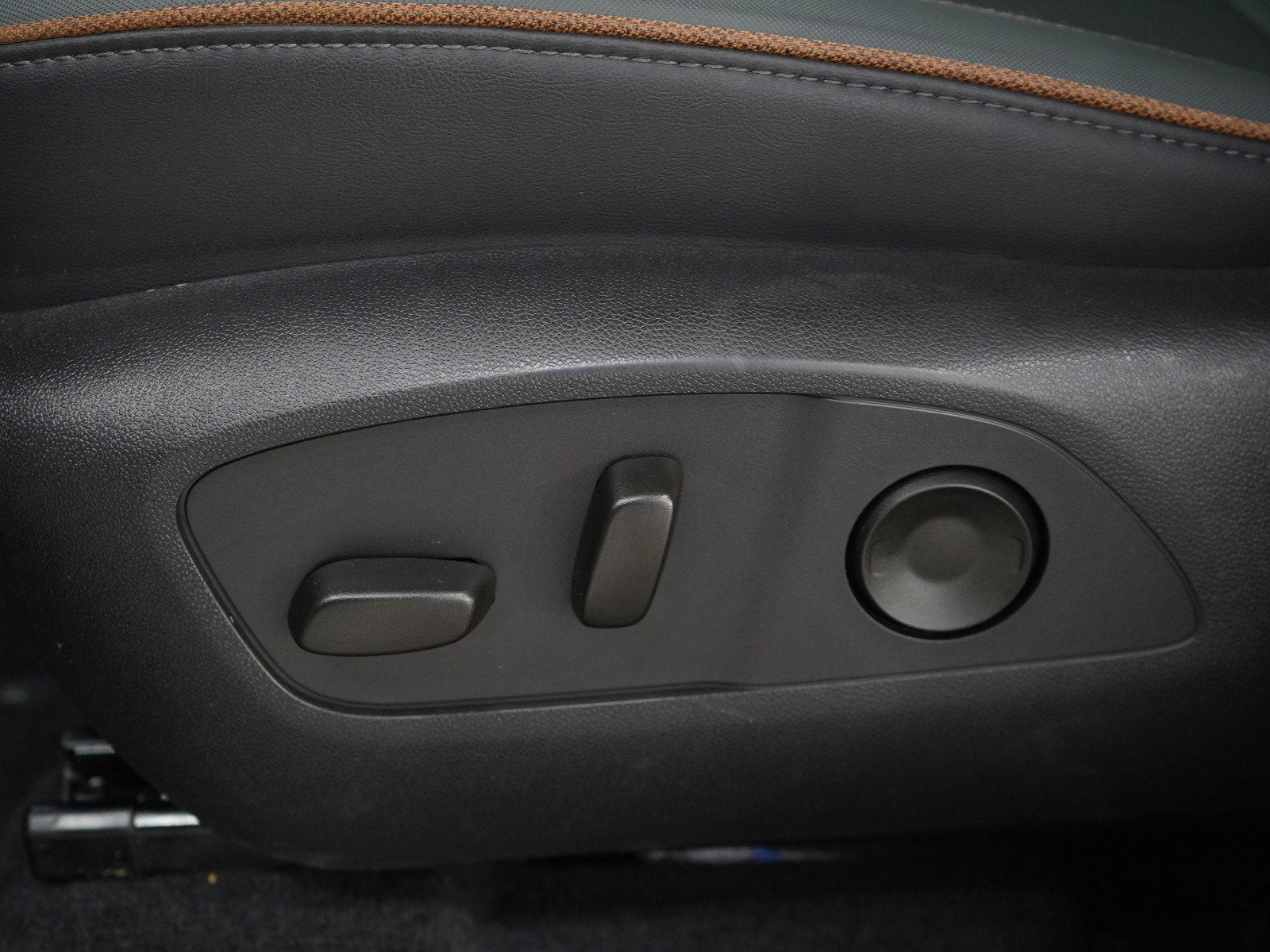 Used 2025 GMC Acadia AT4 AWD/4WD image 25