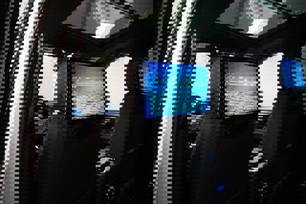 New 2025 Chevrolet Suburban Premier image 21