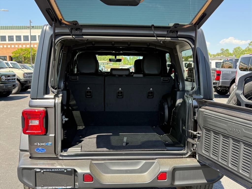 Used 2023 Jeep Wrangler Unlimited Sahara w/ Cold Weather Group image 15