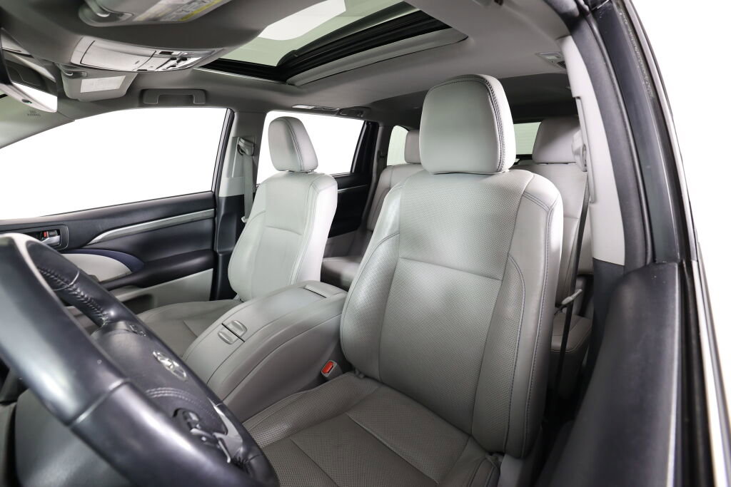 Used 2017 Toyota Highlander Limited image 11
