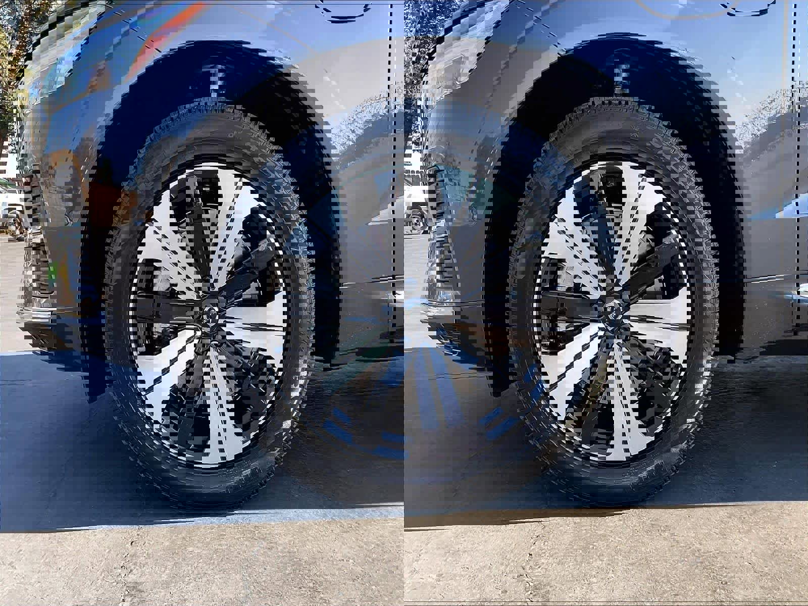 Used 2023 Volvo XC60 T8 Plus image 12