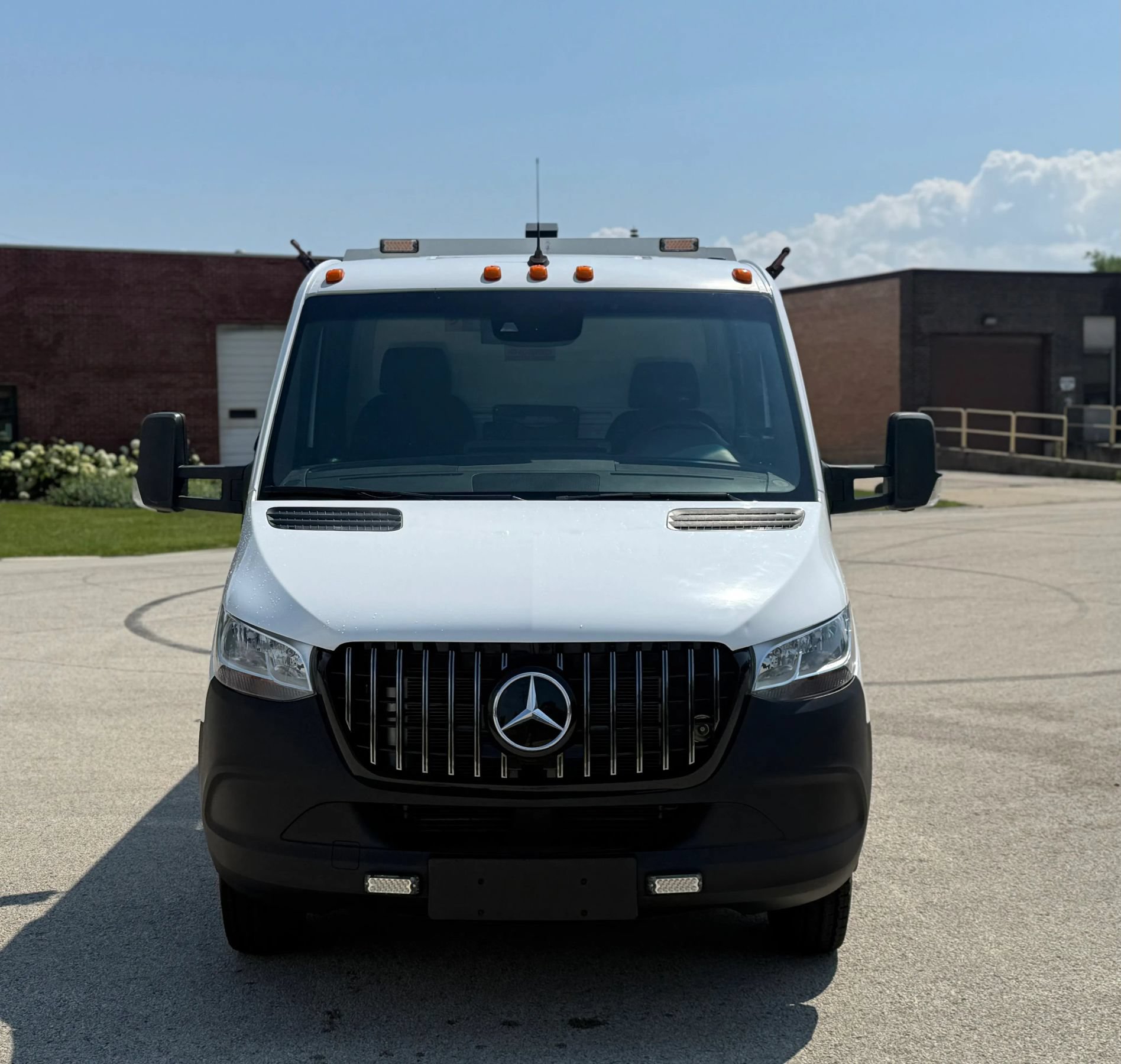 Used 2019 Freightliner Sprinter 3500 w/ Premium Package RWD image 2