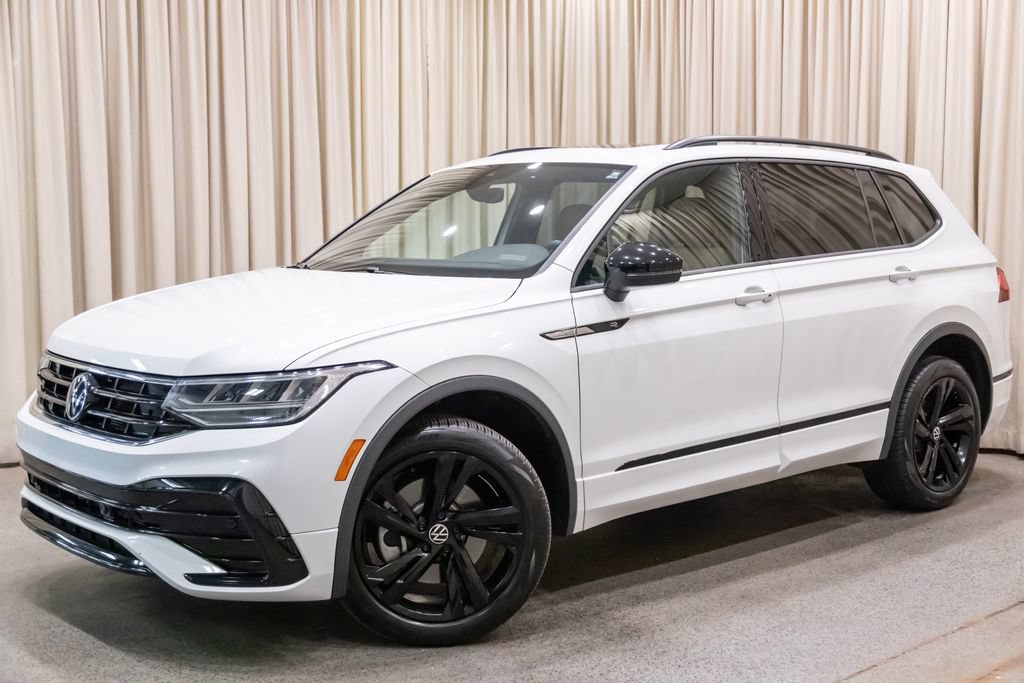 Certified 2024 Volkswagen Tiguan SE R-Line AWD/4WD image 2