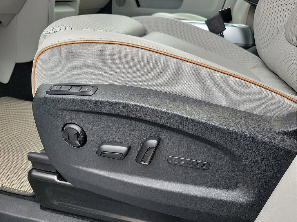 Used 2025 Volkswagen ID. Buzz 1st Edition image 12