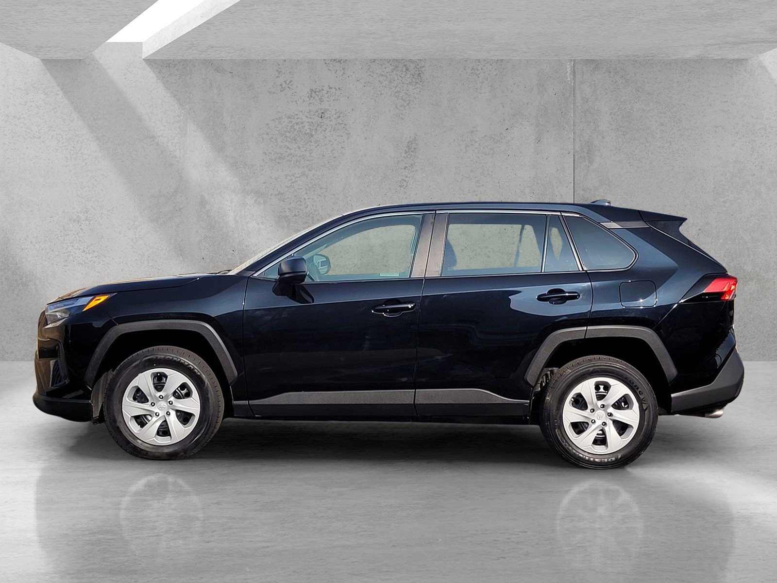 Used 2024 Toyota RAV4 LE image 7