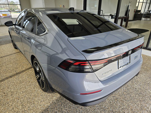 Used 2023 Honda Accord Sport image 4