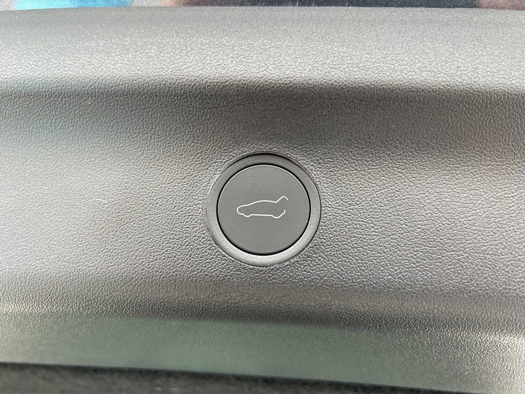 Used 2025 Tesla Model Y Long Range image 47